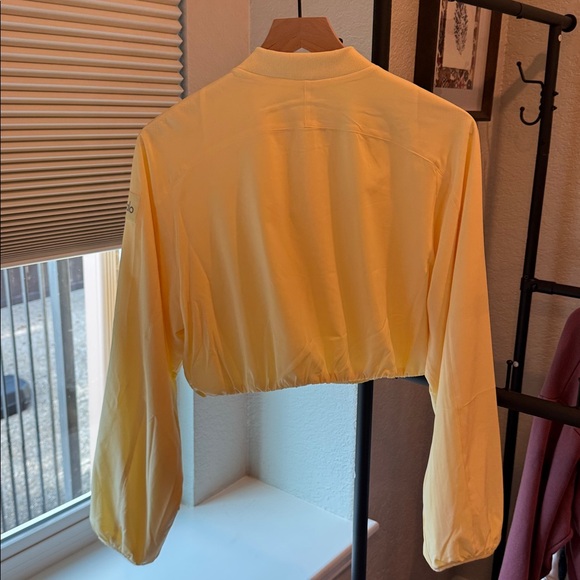 ๐๐๐ ๐ง ALO YOGA Tiebreaker Jacket-Lemon Ice medium excellent condition - Picture 15 of 15